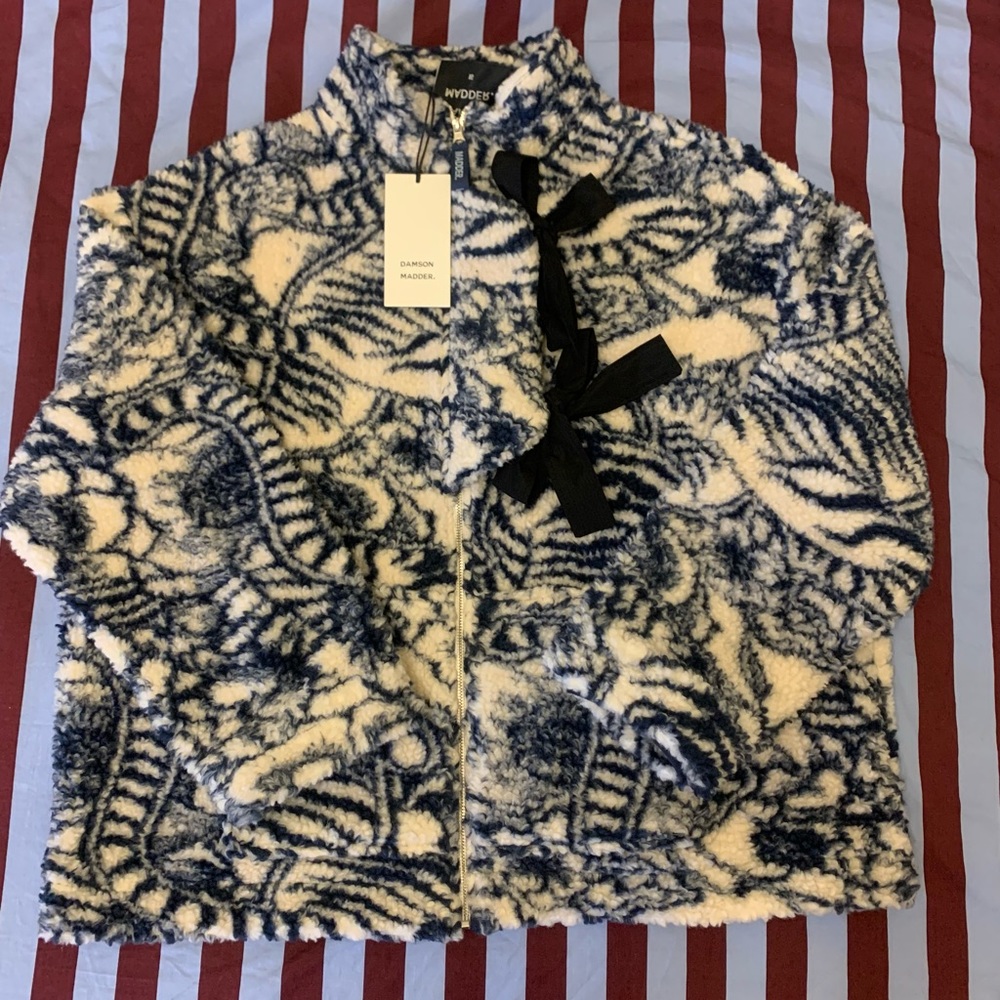 Selling because I can not return it and it is too big